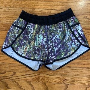 Lululemon low-rise Hotty Hot Shorts